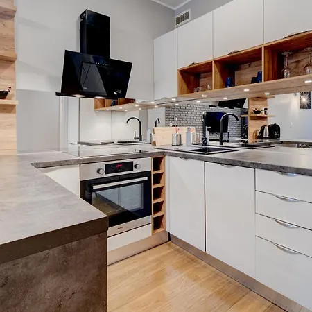 Apartment Livin Centrum 3*